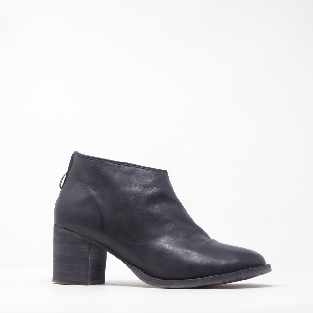 Beek Eaglet Women Ankle Boots Black Leather Block Heel Back Zip 7.5